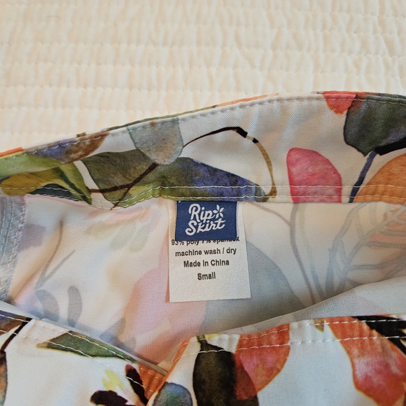 Ripskirt Hawaii Vibrant Floral Skirt - Picture 2 of 6